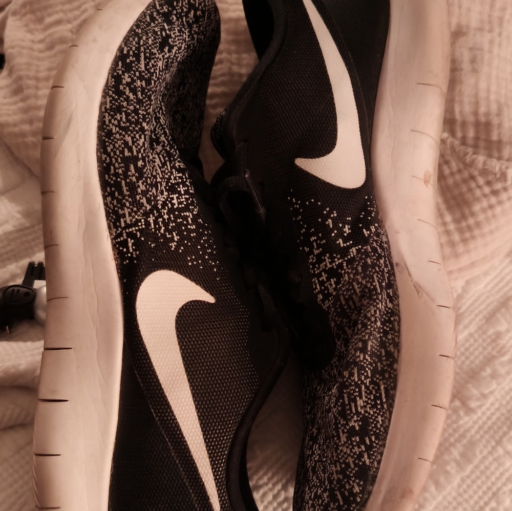 Nike flex contac shoes